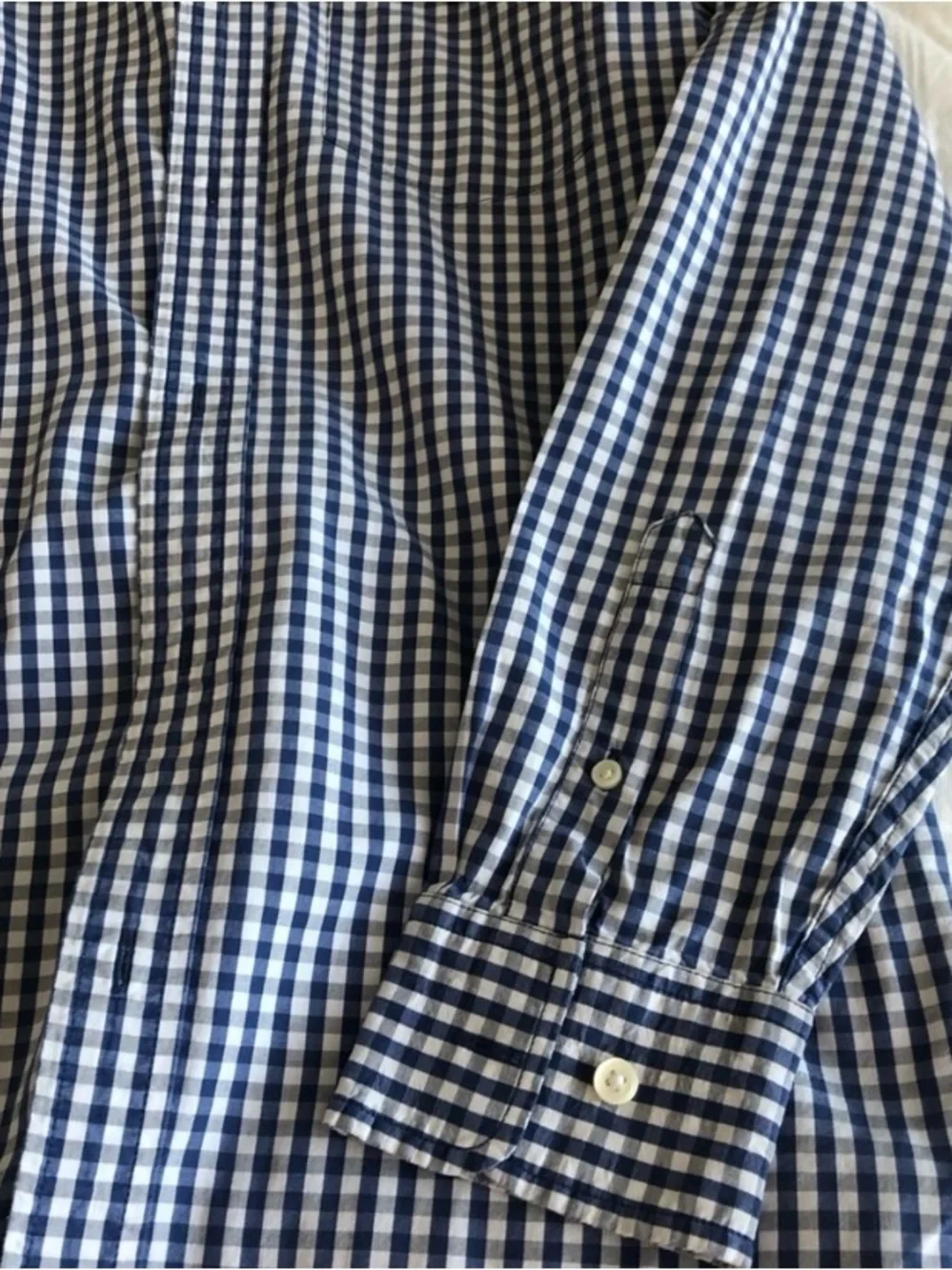 👕 Like New this Banana Republic Grey and White Check Button-Down 👕